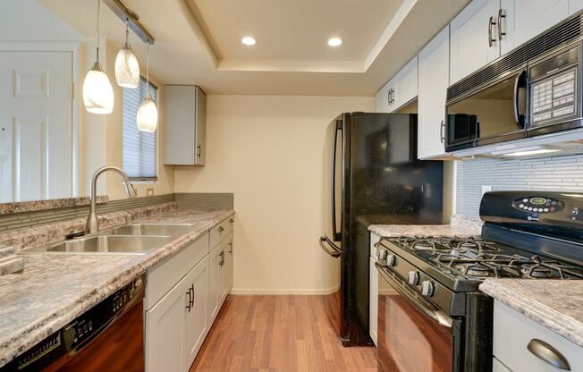 BEAUTIFULLY UPGRADED UPSTAIRS CONDO!