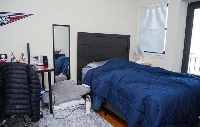 3 beds, 1 bath, 999 sqft, $4,200, Unit 21