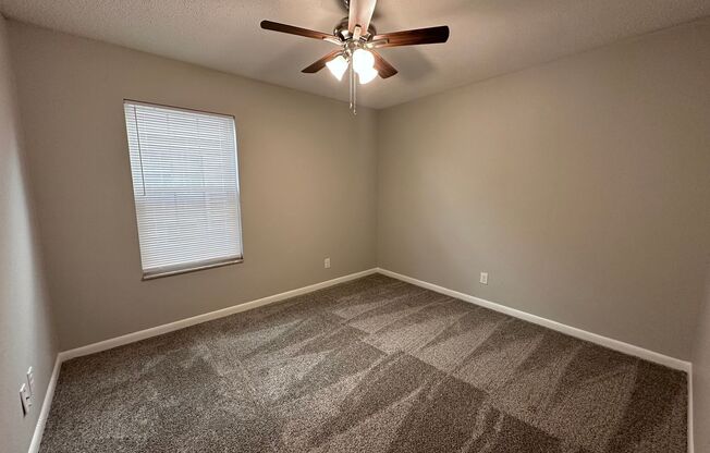 3 beds, 1 bath, 820 sqft, $1,398, Unit 231w