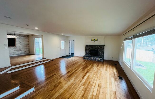 4 Bedroom East Bremerton with Large Yard