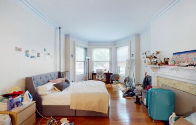 Nice, Sunny and Updated Brookline Studio on Beacon St in the 1000 block of Beacon St. Heat Inc, NO FEE