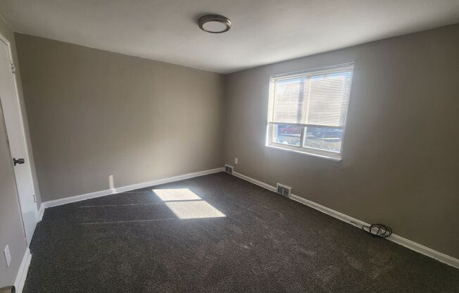 3 beds, 1 bath, 1,500 sqft, $1,300, Unit 1614-00