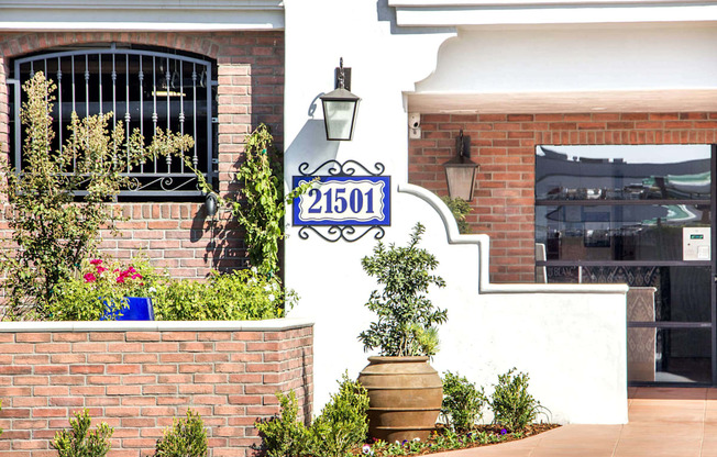 Apartments in Canoga Park, CA