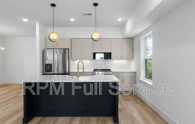 1241 N AVONDALE CIR