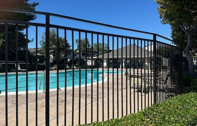 Large and Beautiful 2-Story Townhouse in Desired Merrivale West Community!