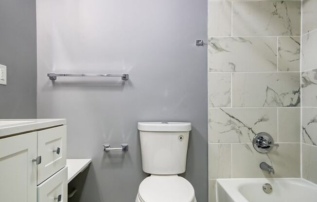 3 beds, 2 baths, 1,130 sqft, $1,875, Unit 5564-03