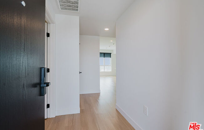 Studio, 1 bath, 569 sqft, $3,395, Unit 718
