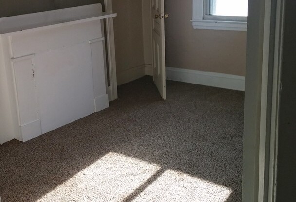 2 beds, 1 bath, $1,100, Unit South Side Slopes