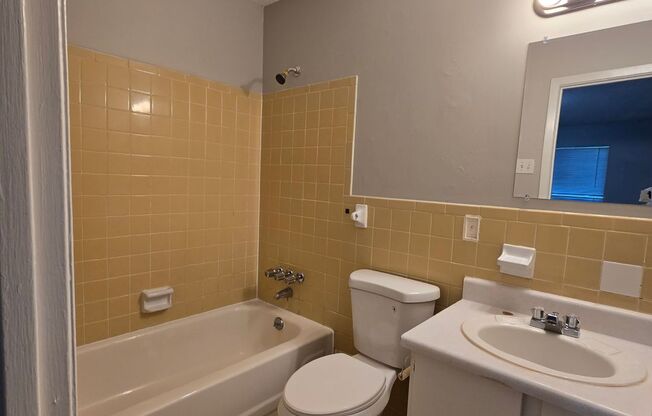 Welcome to 1994 Goldbrier Ln in Memphis, TN!
