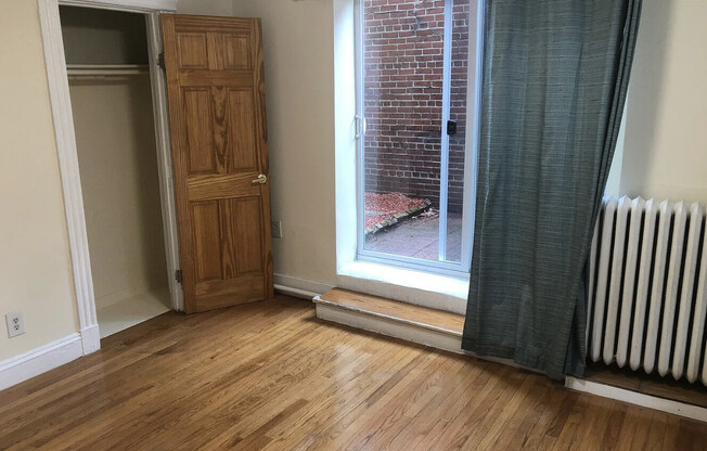 2 beds, 1 bath, $3,100, Unit 1A