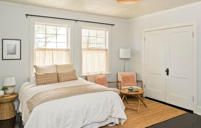 Cozy, updated 4th-floor studio in Nob Hill. Convenient location near all the hot spots