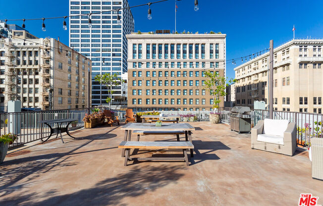 1 bed, 1.5 baths, 1,060 sqft, $2,850, Unit 313