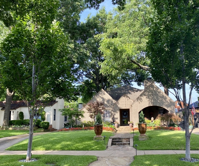 Homes in Oak Lawn, TX