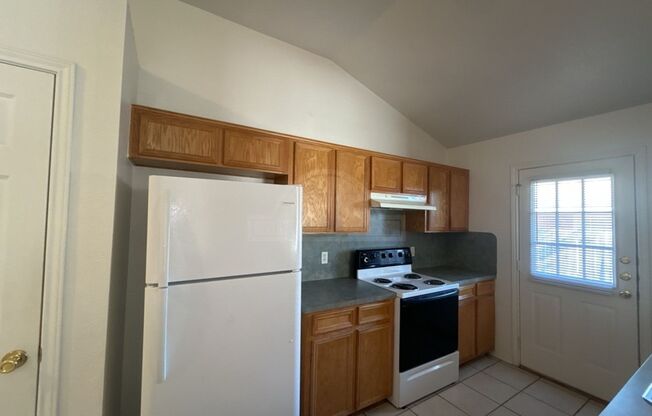 3 beds, 2 baths, $1,225, Unit 4411 July Unit B