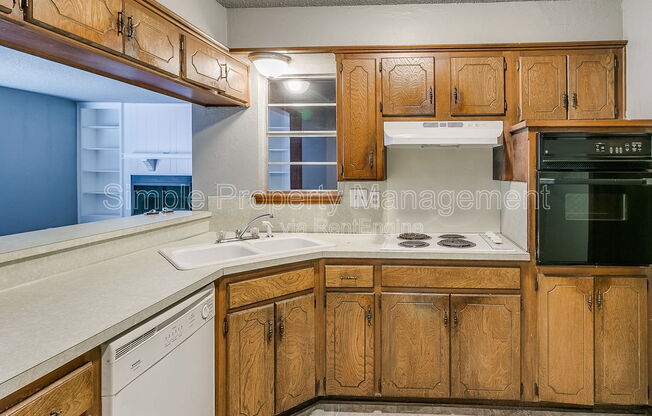 1902 N MOULTON CT