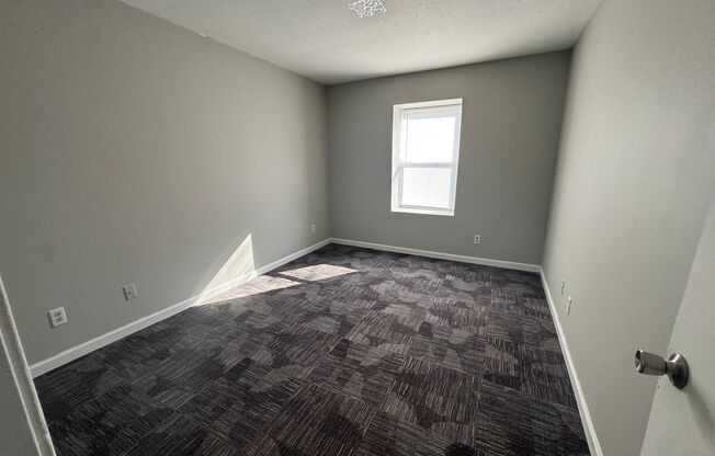 2 beds, 1 bath, 800 sqft, $745, Unit E04