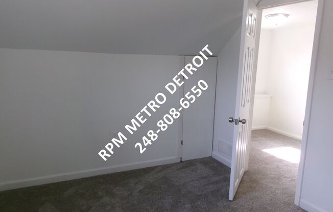 3 beds, 1 bath, $1,595, Unit (OM)