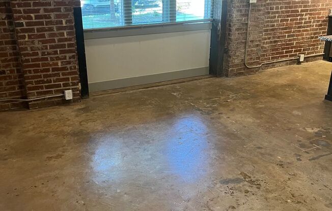 1 bed, 1 bath, 765 sqft, $1,460, Unit Bay 1 Unit 103
