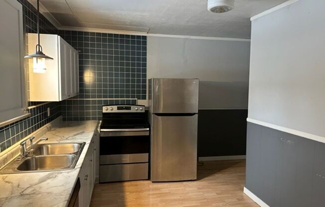 2 beds, 1 bath, $950, Unit Unit 1 (Lower)