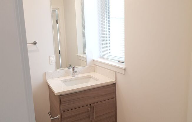 Studio, 1 bath, 325 sqft, $1,345, Unit 414