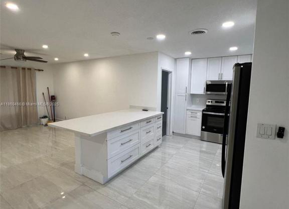 2015 N 32 AVE