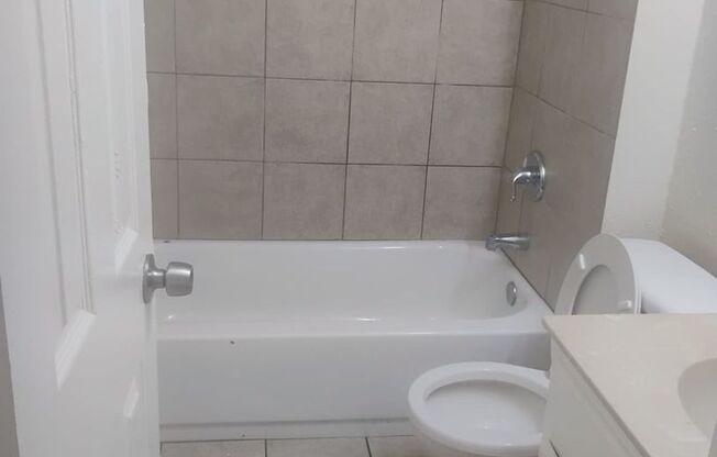 3 beds, 1.5 baths, $1,895