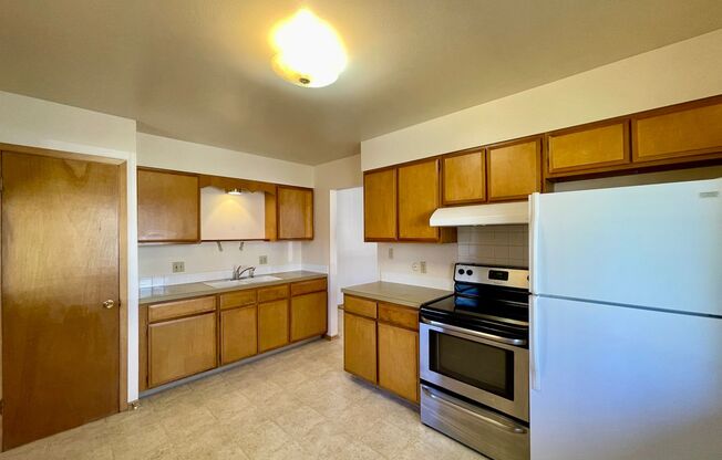 1112 CYPRESS DR