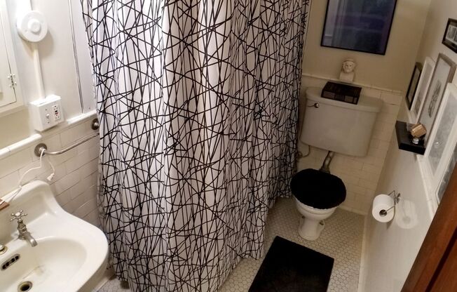 1 bed, 1 bath, 500 sqft, $975, Unit A25