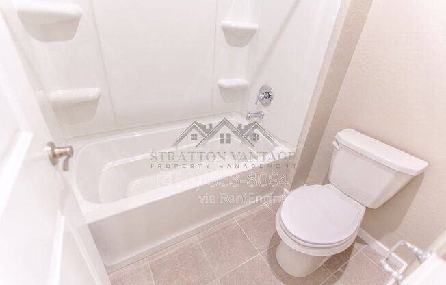 3 beds, 2.5 baths, 2,107 sqft, $2,395, Unit 4