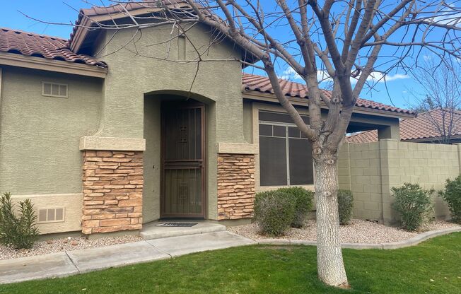 ADORBS! 3 bed/2bath home GATED in prime Chandler location!
