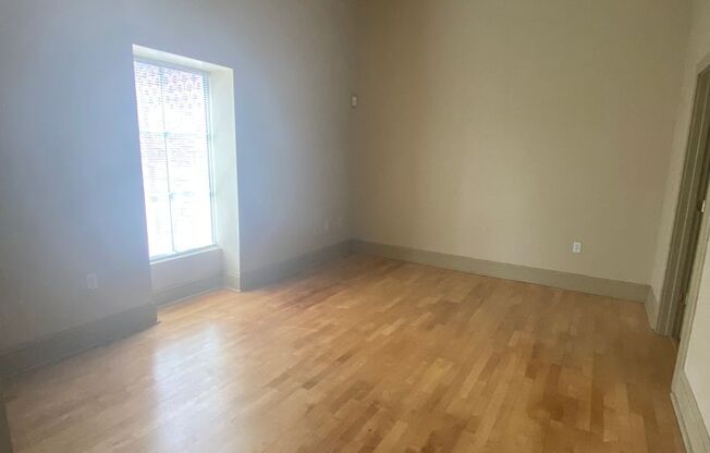 3 beds, 2 baths, 1,402 sqft, $2,100, Unit 1517 S. Theresa Ave. #103