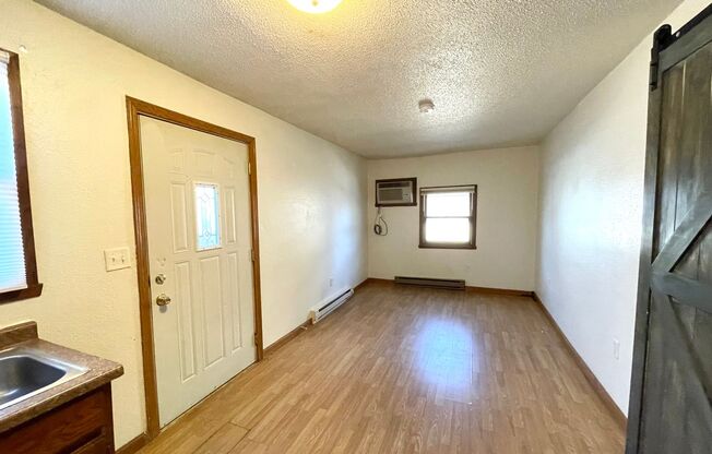 1 bed, 1 bath, $675, Unit Apt 3