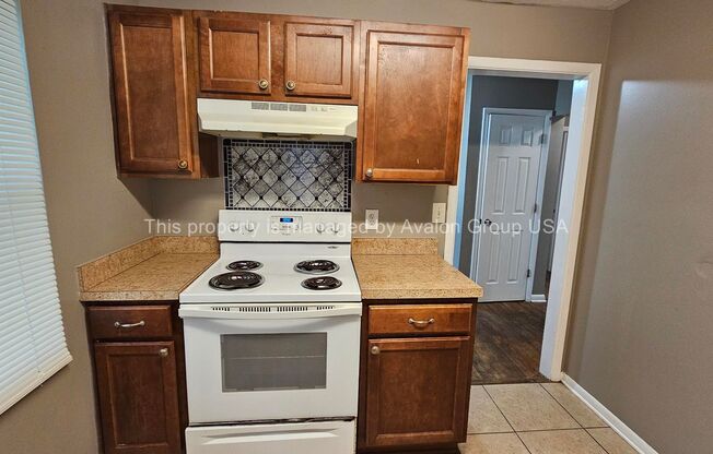 3 beds, 1 bath, $1,075