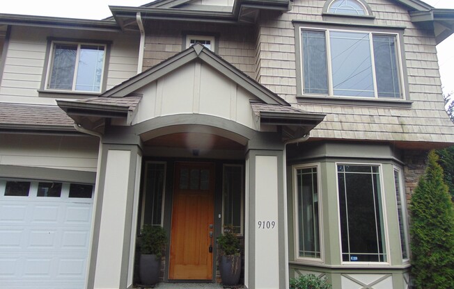 4+ Bedroom/2.5 Bath Luxury Kirkland Home.  Spacious Home, Rose Hill Area!  A Must See!