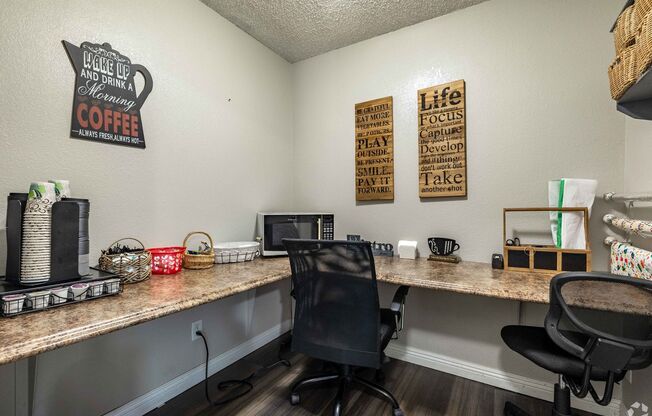 2 beds, 2 baths, 800 sqft, $955