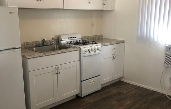 Studio, 1 bath, 380 sqft, $832, Unit 413