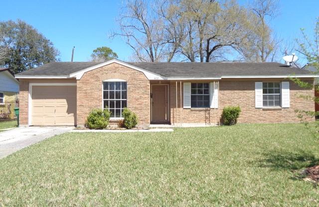 4002 CLOVERBROOK DR