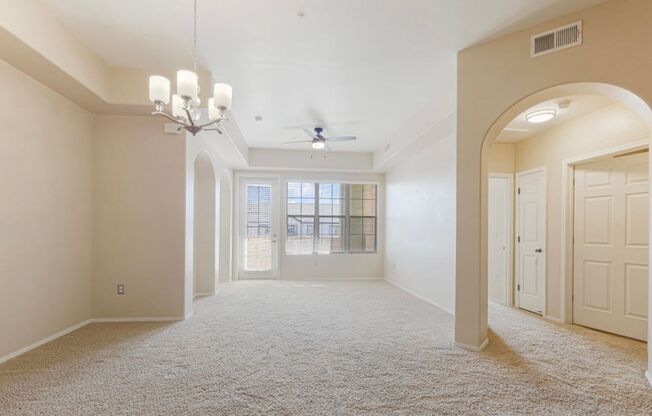 Top Floor 2/2 Condo 1300 SF Condo plus den