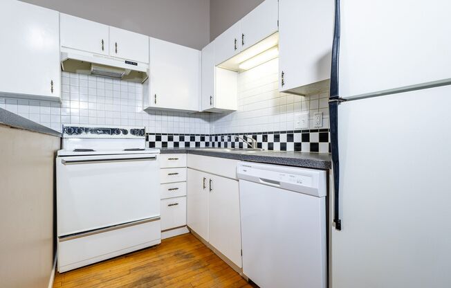 1 bed, 1 bath, $829, Unit 3819 Jones St #207