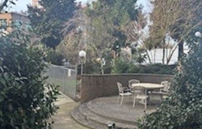 2 beds, 1 bath, 850 sqft, $1,650, Unit 517