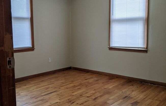 3 beds, 1 bath, $1,295