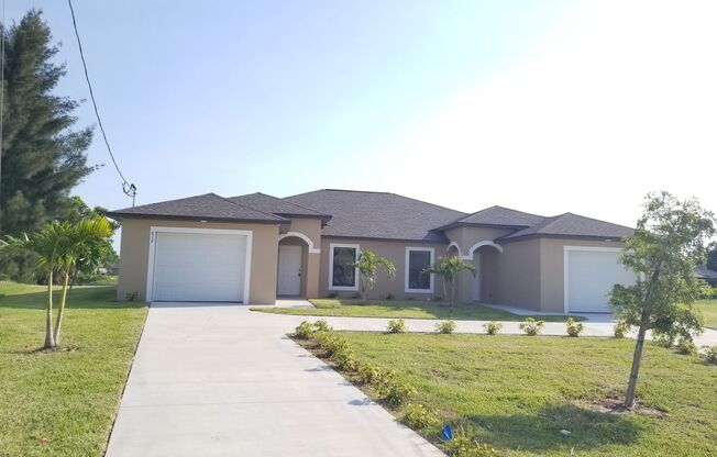 3 Bedroom 2 Bath 1 Car Garage Waterfront Duplex in Cape Coral!