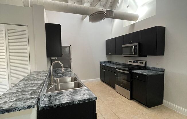 1 bed, 1 bath, 1,046 sqft, $1,400, Unit 501