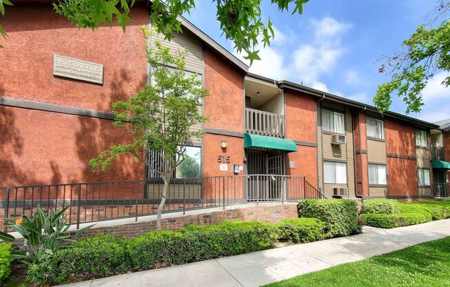 515 S Chevy Chase Dr