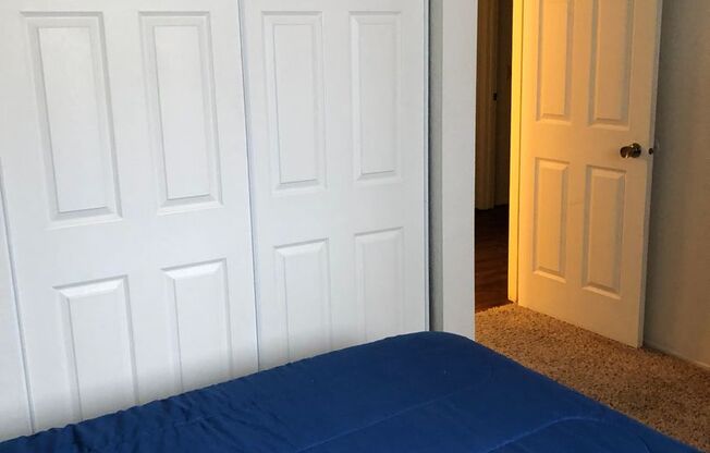 2 beds, 1 bath, 796 sqft, $1,150, Unit 215