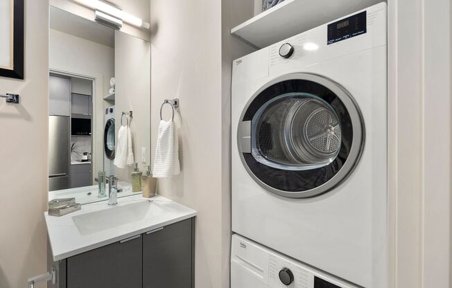 Studio, 1 bath, 295 sqft, $1,250, Unit 201