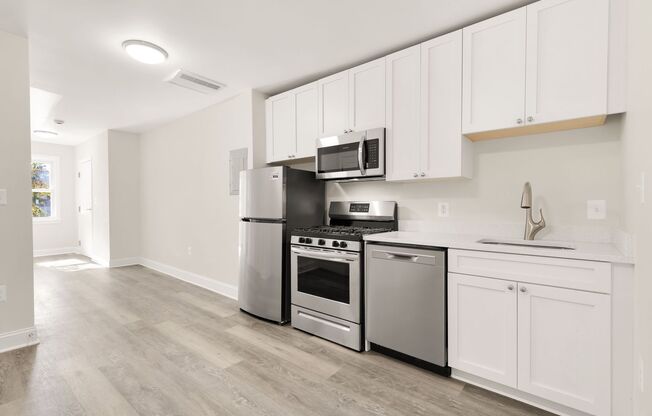 3 beds, 1 bath, $1,000, Unit 2