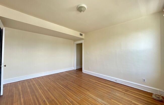 3 beds, 1 bath, 1,400 sqft, $1,550, Unit 210-F48