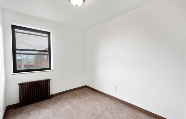 2 beds, 1 bath, 800 sqft, $475, Unit 2117 Brownsville Road - C32