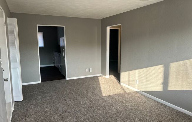 2 beds, 1 bath, 750 sqft, $1,070, Unit B04 1034 16